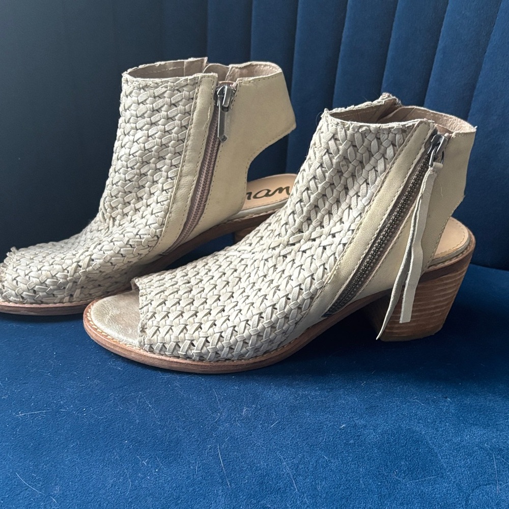Sam Edelman Beige Woven Peep-Toe Booties